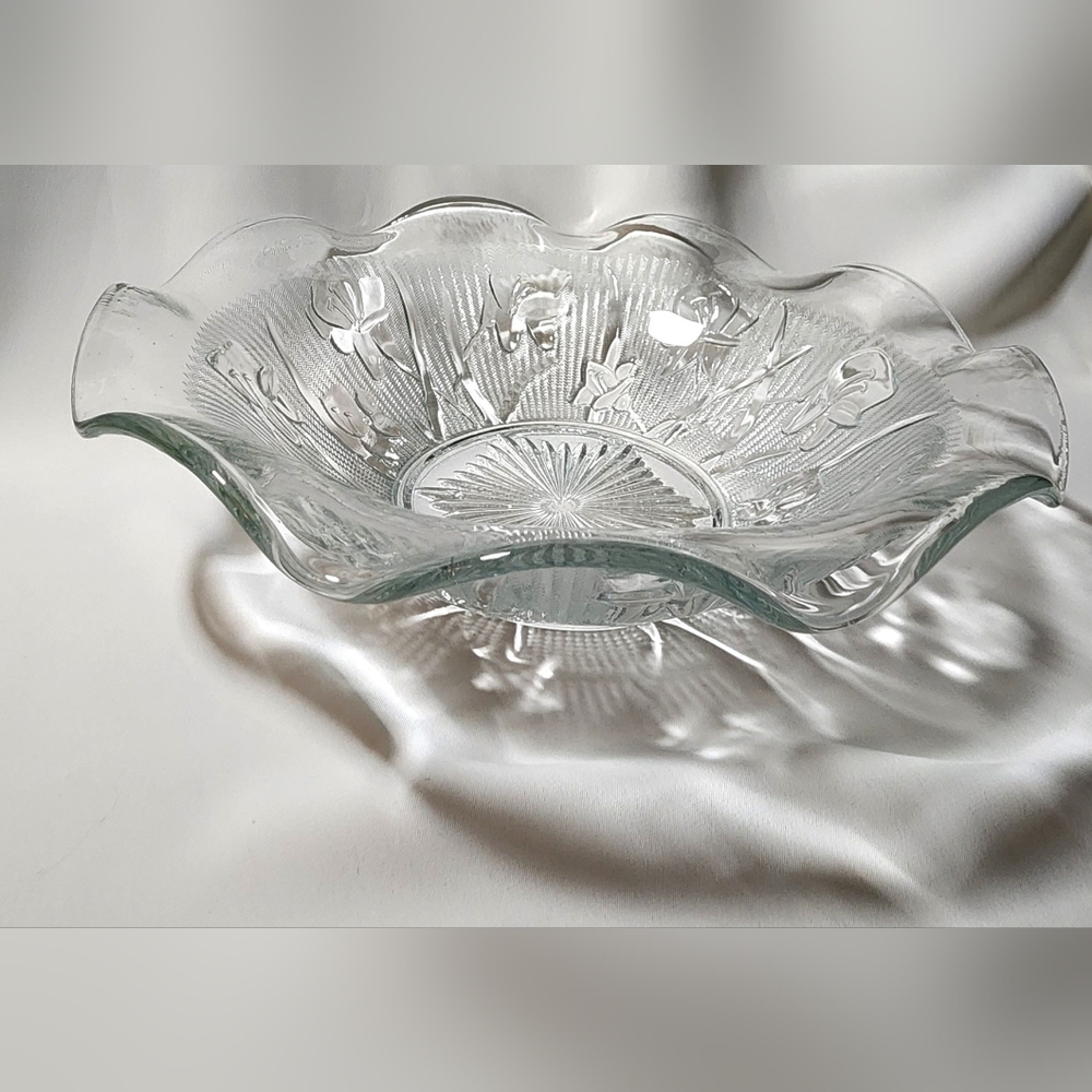 Vintage 30s Jeannette Glass Iris & Herringbone Clear Depression Glass Fruit Bowl